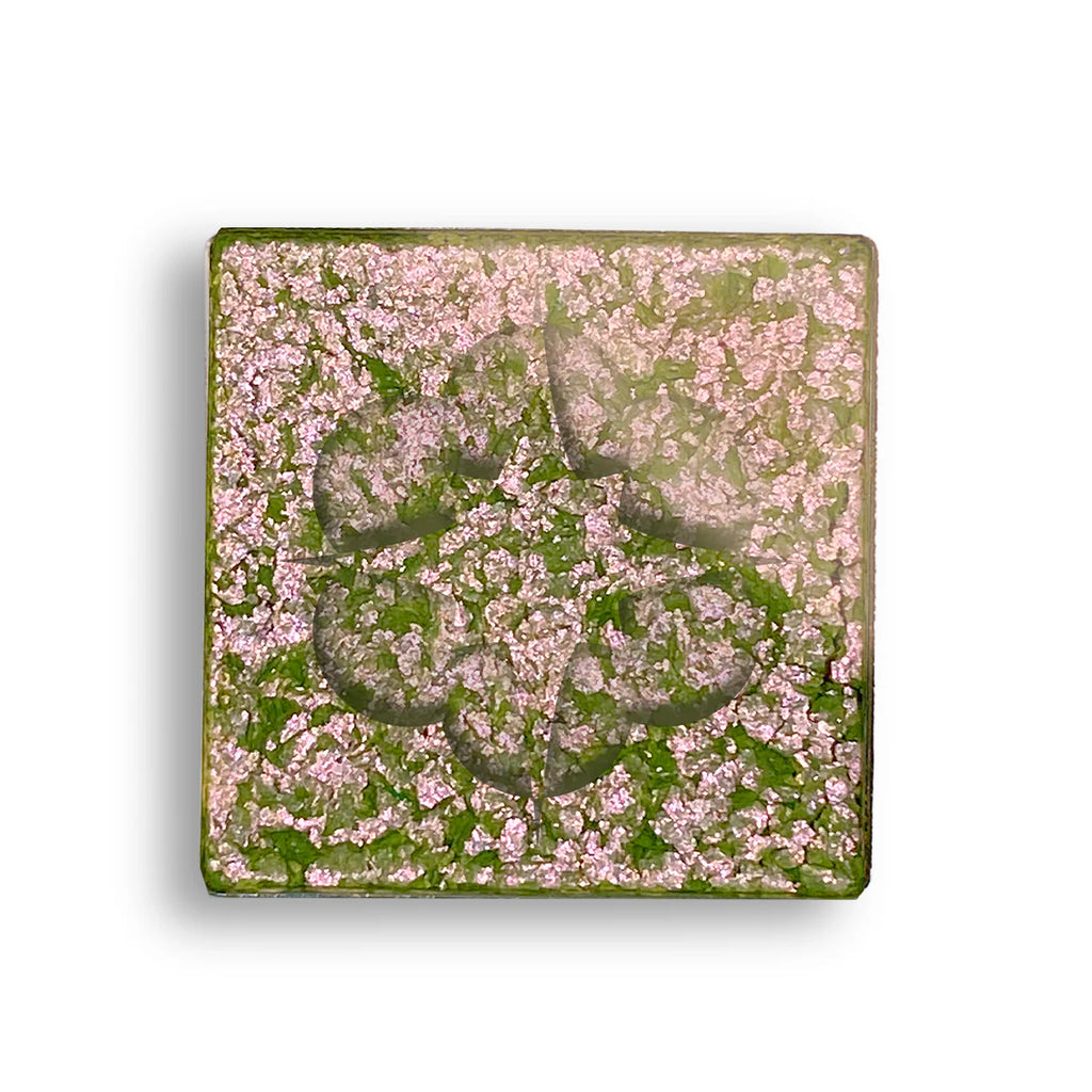 Protoplanet - Vegan Multichrome Tekli Far<br>Metalik bitişli multichrome, lime yeşili, altın, pembeye değişen renklerde<br><br>