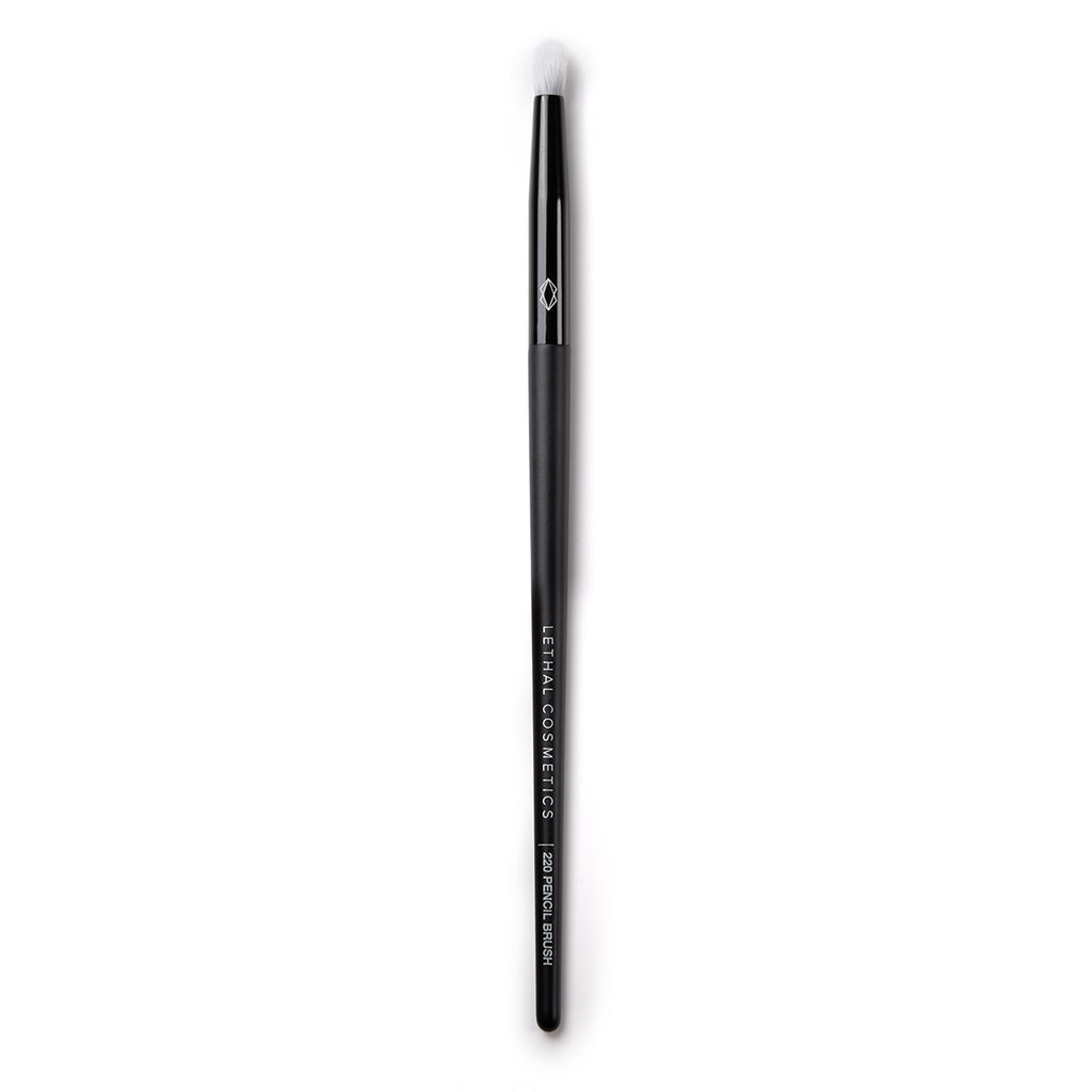 220 Kalem Fırça - Vegan Fırça <br>  Hafif sivri uçlu küçük fırça.Göz altı bölgesi veya eyelinerı dağıtmak için <br><br>